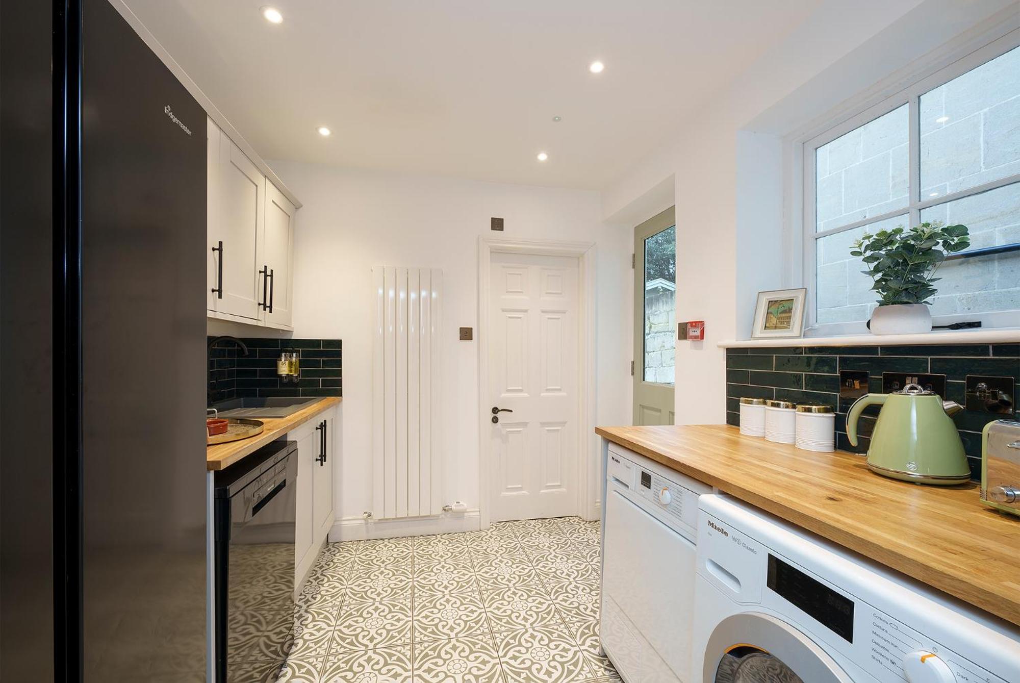 바스 The Haze House - 4 Bed Townhouse 아파트 외부 사진