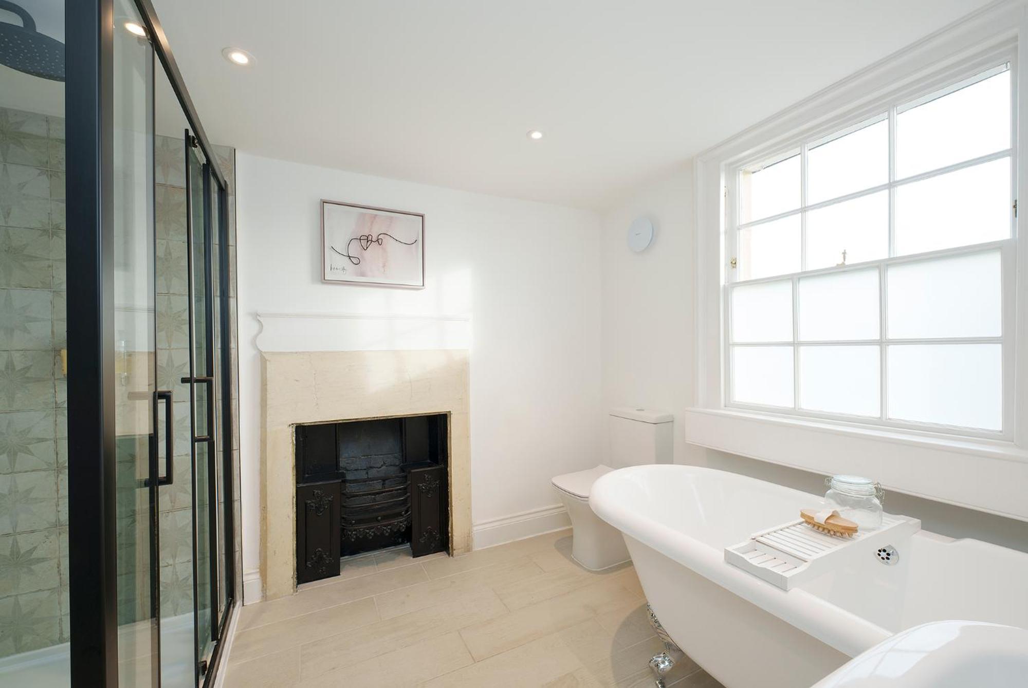 바스 The Haze House - 4 Bed Townhouse 아파트 외부 사진